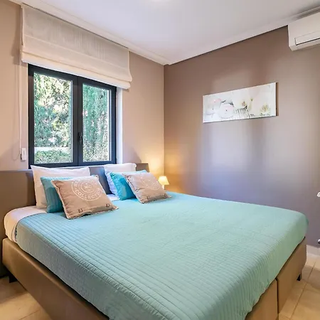 Mara Villa *