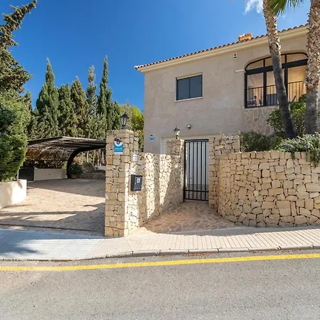 Mara Villa *