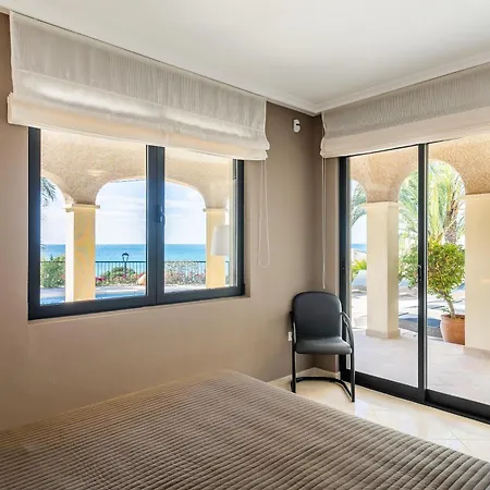 Mara Villa *