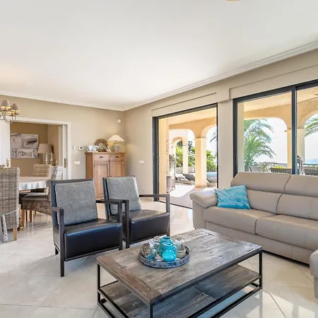 Mara Villa *